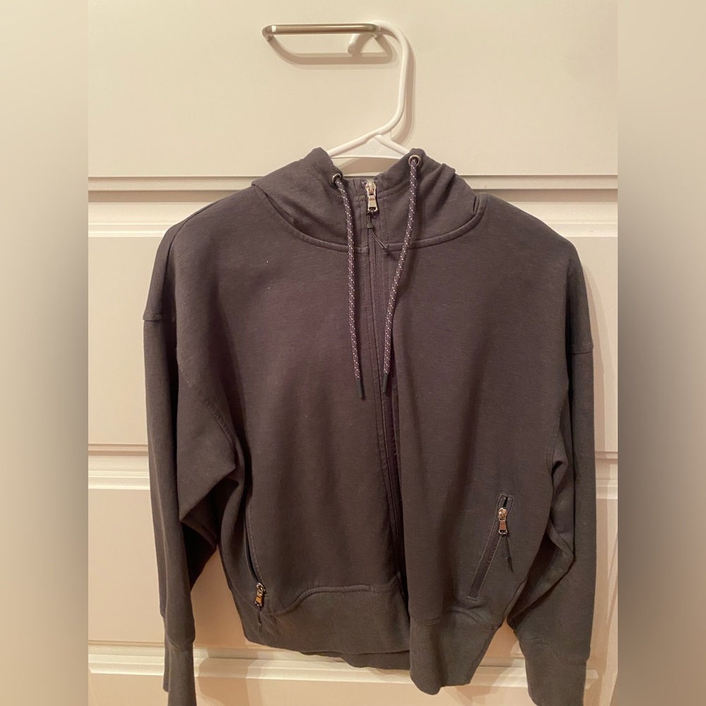 dark gray cropped hoodie zip up